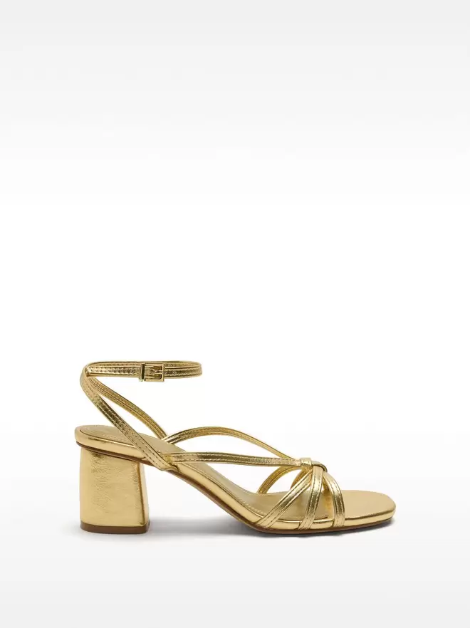 Leather sandals with straps