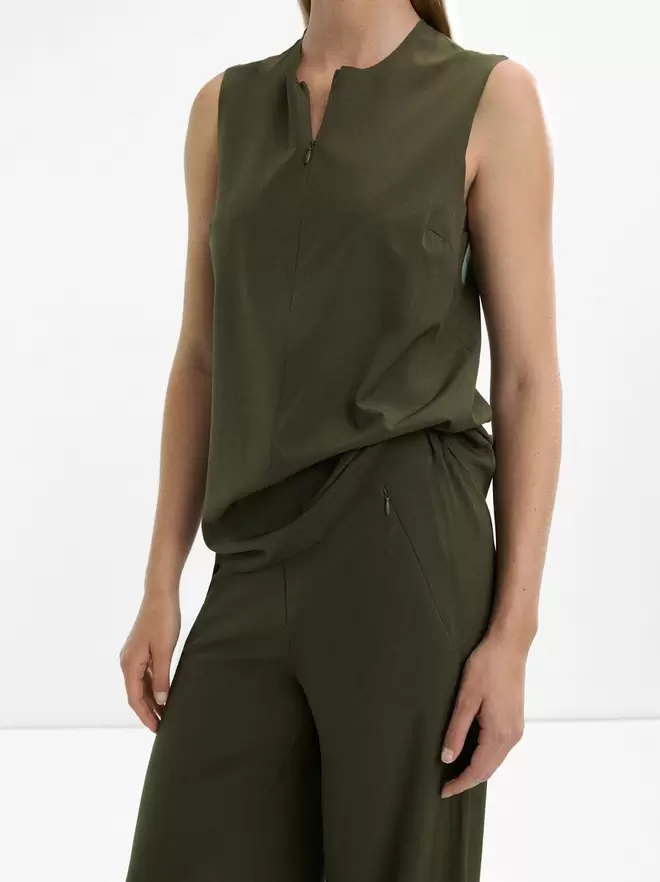 Top with zipper