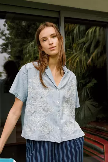 CAMISA DENIM BORDADA