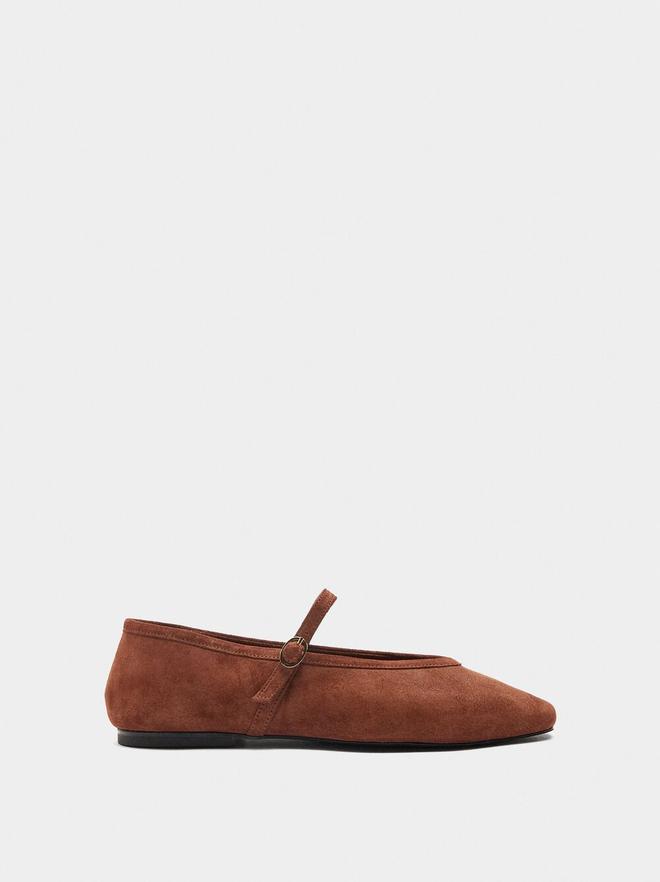 Leather ballet flats with strap and buckle