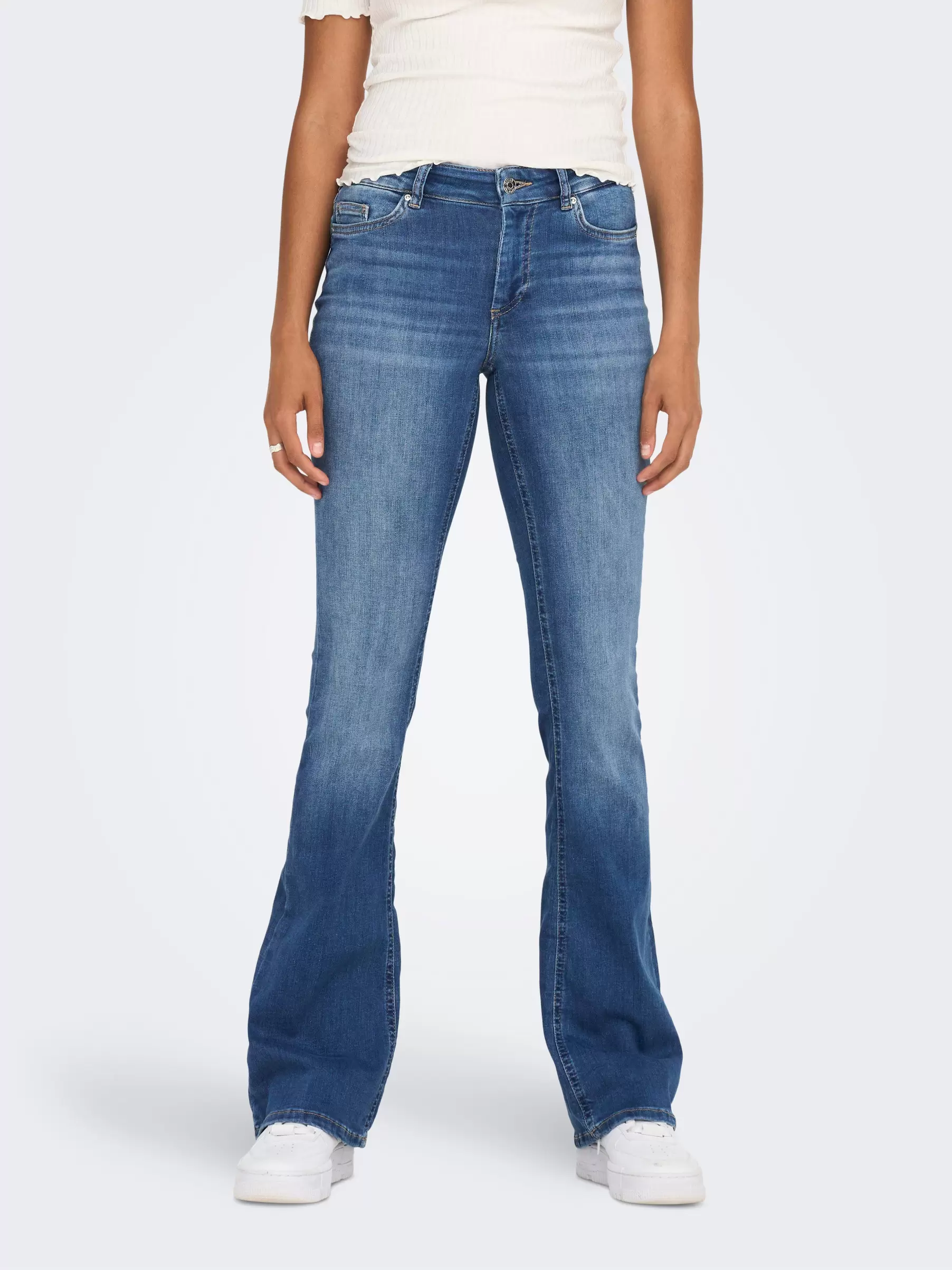 ONLBLUSH Cintura media Corte flared Vaqueros