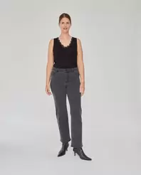 PANTALÓN DENIM CON TACHAS METÁLICAS GRIS