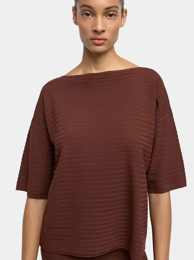 Short-sleeve sweater in ribbed knit