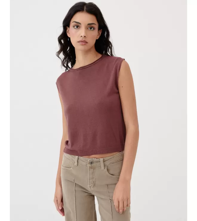 TOP/ CHALECO DE PUNTO CUELLO CAJA