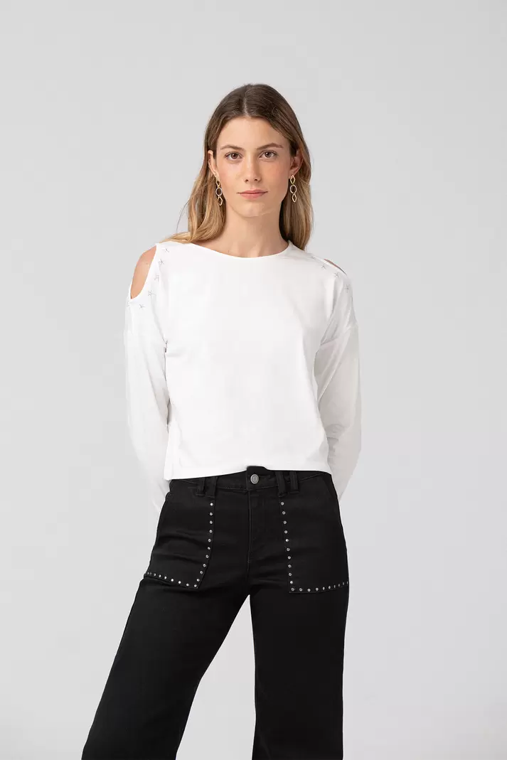 CAMISETA ABERTURAS BORDADOS