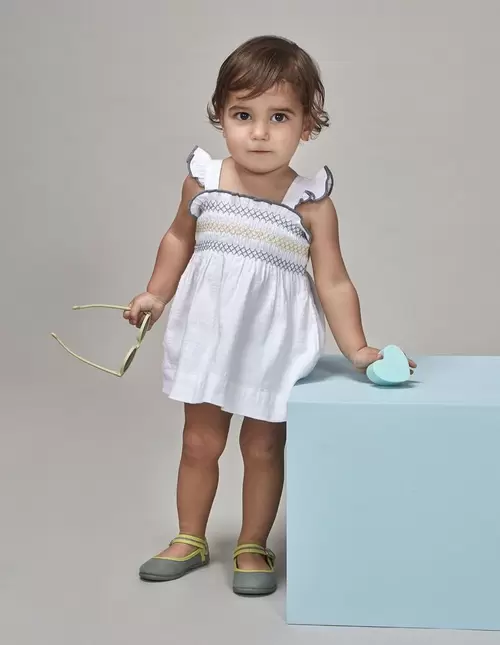 Vestido blanco con pespuntes elasticos blanco