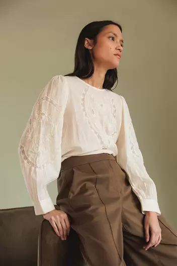 BLUSA BORDADO ROMÁNTICO