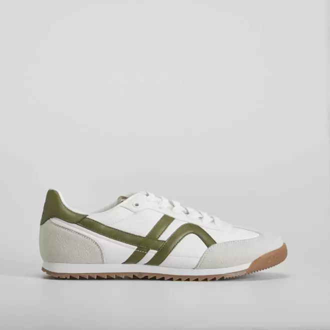 Deportiva urbana blanca NYC