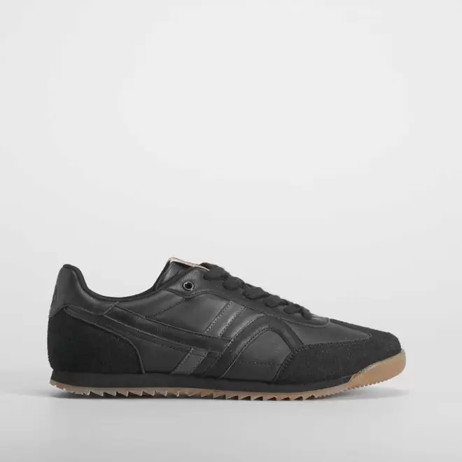 Deportiva casual negra NYC