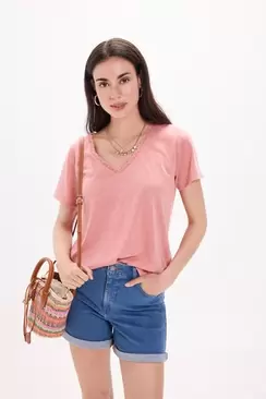 Camiseta efecto lino cuello pico con crochet