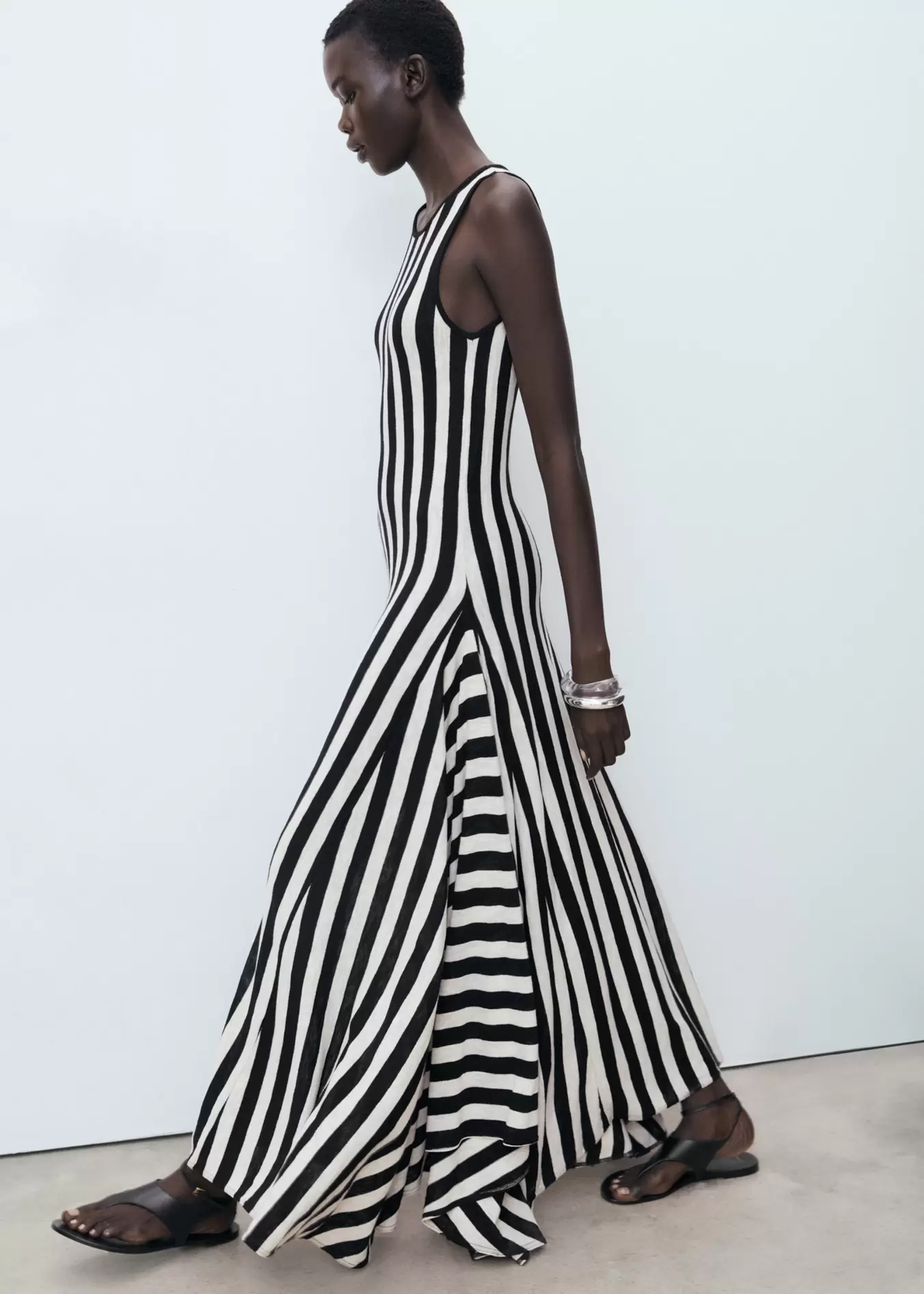 Vestido punto bajo asimétrico