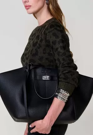 Bolso shopper para mujer en efecto piel, con cierre imantado, neceser interior con cremallera. Amplio y funcional.