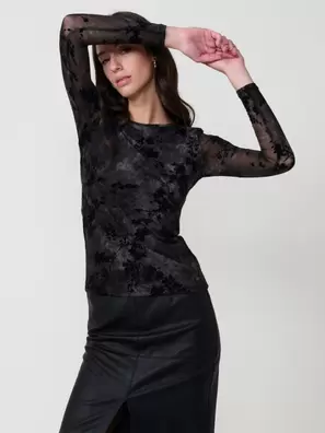 Camiseta de manga larga para mujer con tejido tul elástico semitransparente, forro interior y estampado tie-dye con flores efecto terciopelo.