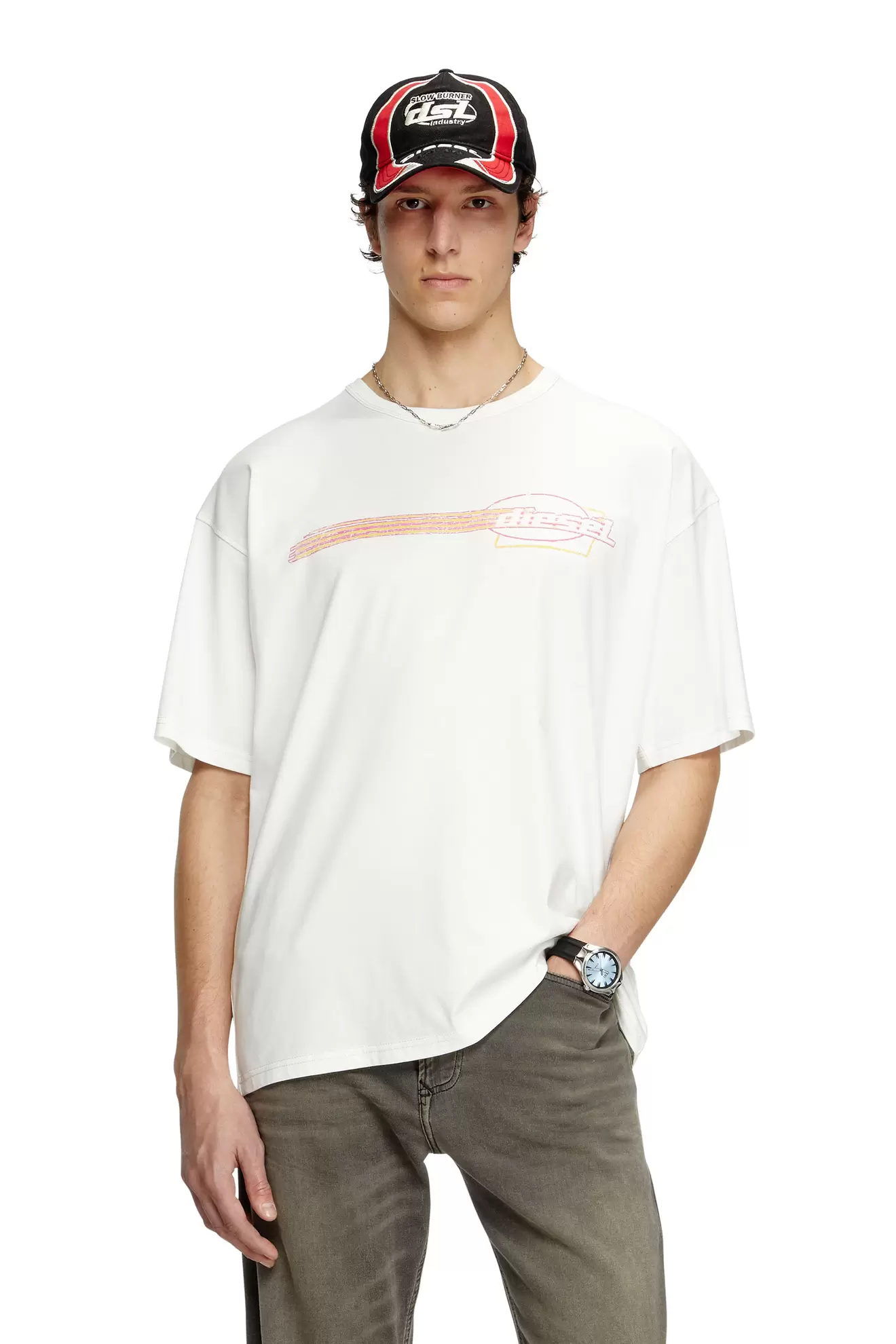 Camiseta con gráficos de logotipo en relieve