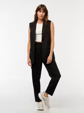 Pantalón tipo jogger liso