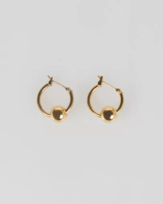 Aros dorados con detalle