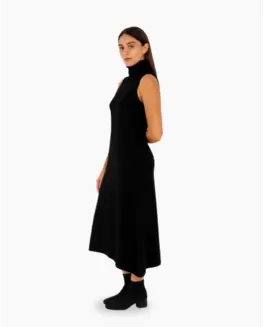 VESTIDO DESMANGADO  CUELLO ALTO PUNTO NEGRO