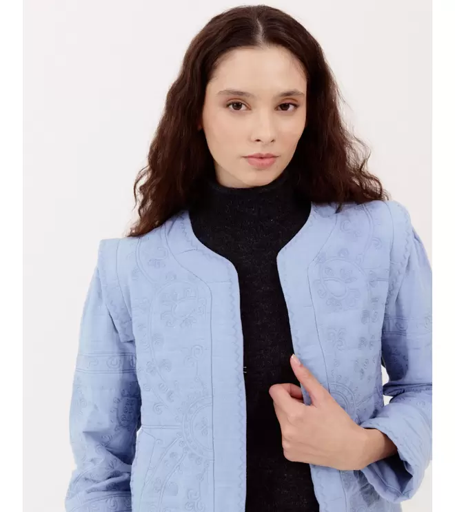 CHAQUETA BORDADA