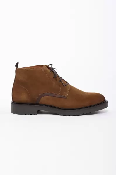 Botín Chukka Serraje con Detalles