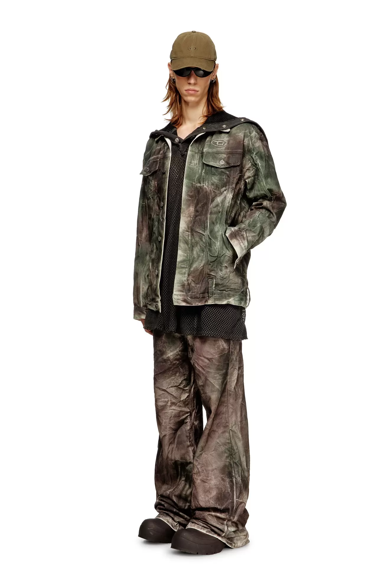 Chaqueta trucker de lona camuflada arrugada