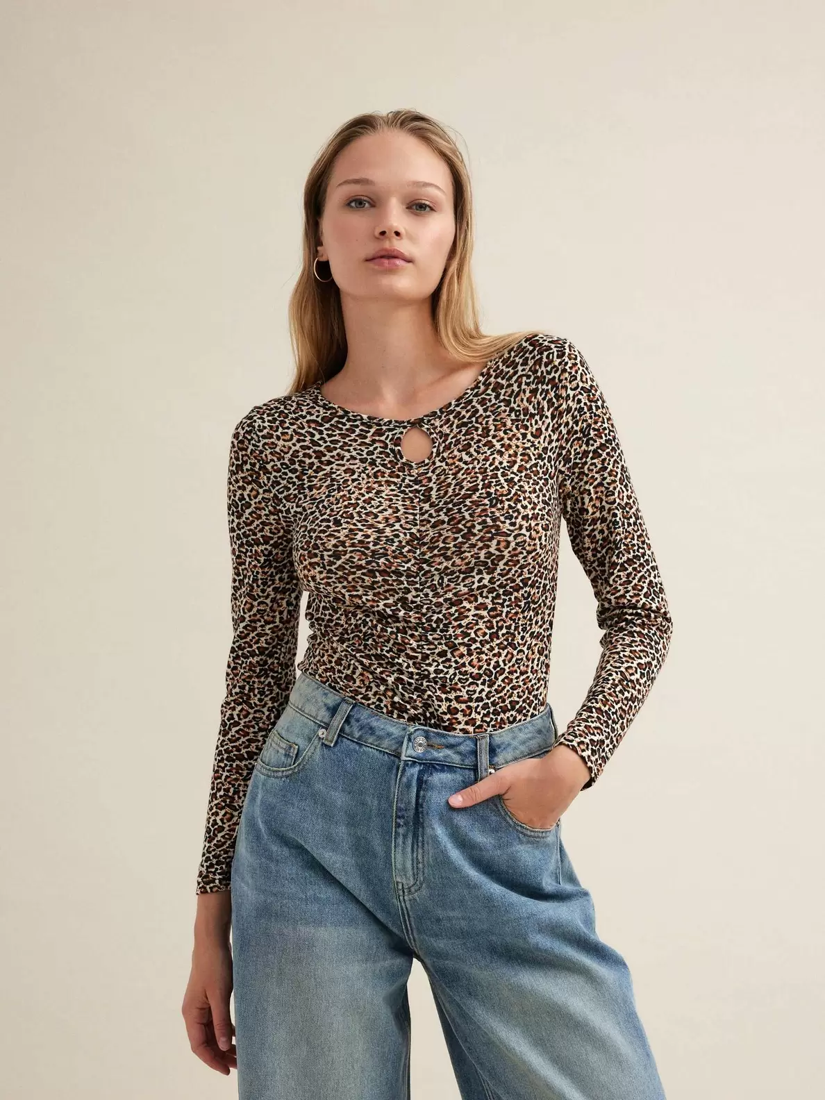 Camiseta frunce con animal...