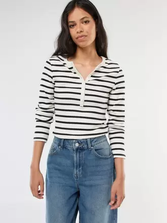 Camiseta lisa de canalé con cuello tunecino