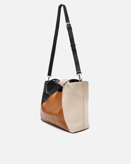 Bolso de hombro tricolor con asa bandolera extraíble