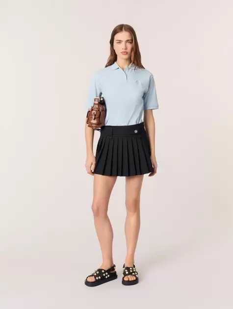 Polo con logotipo de parche