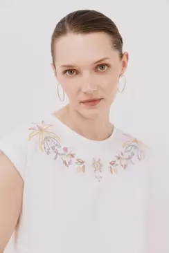 Printed and embroidered sleeves T-shirt