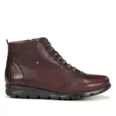 Botines planos fluchos susan granates de piel con cordones elásticos y tachuela decorativa
