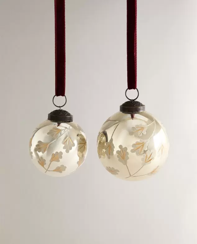 ADORNO ÁRBOL BOLA DORADA HOJAS NAVIDAD