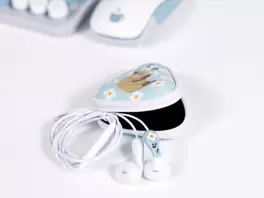 Set funda y auriculares con cable 3.5mm - Capibara