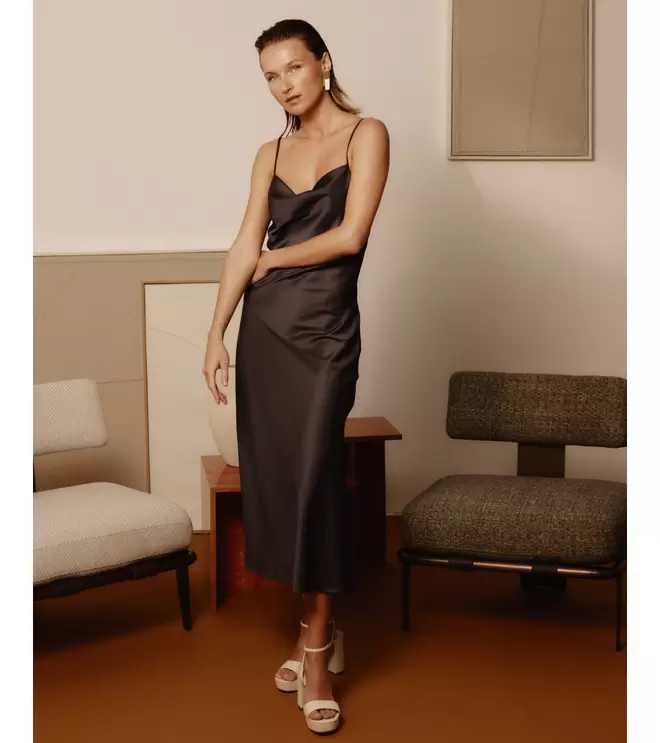 VESTIDO LARGO SATINADO