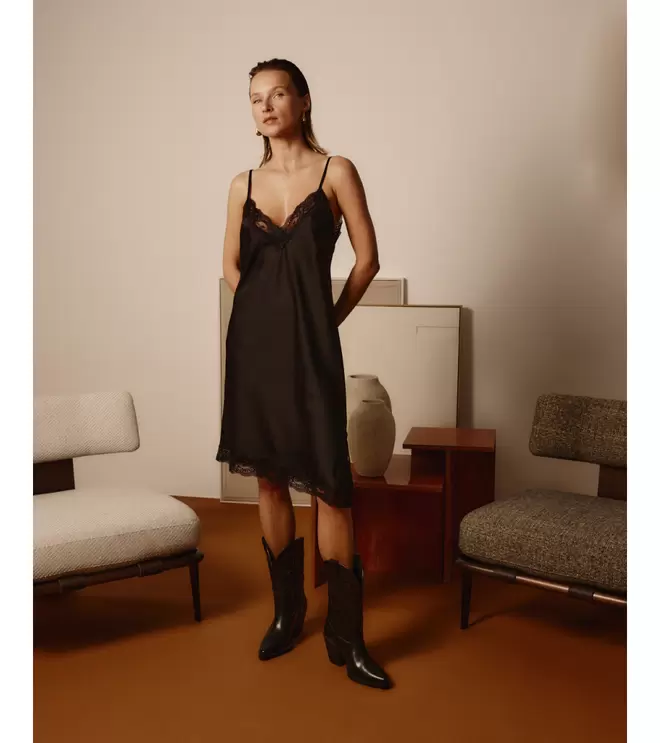 VESTIDO CORTO LENCERO