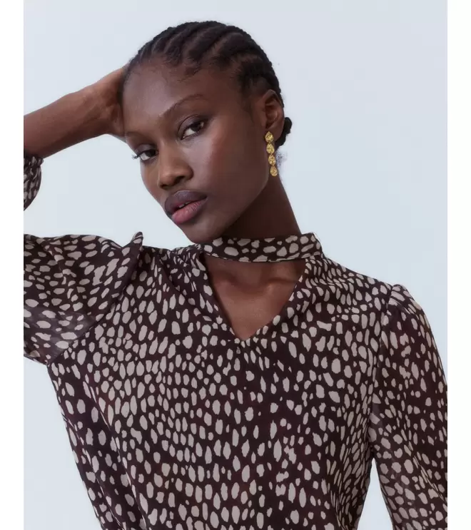 BLUSA ESTAMPADA CUELLO PICO