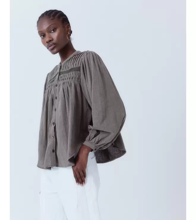 BLUSA DETALLE ENCAJE FRUNCES