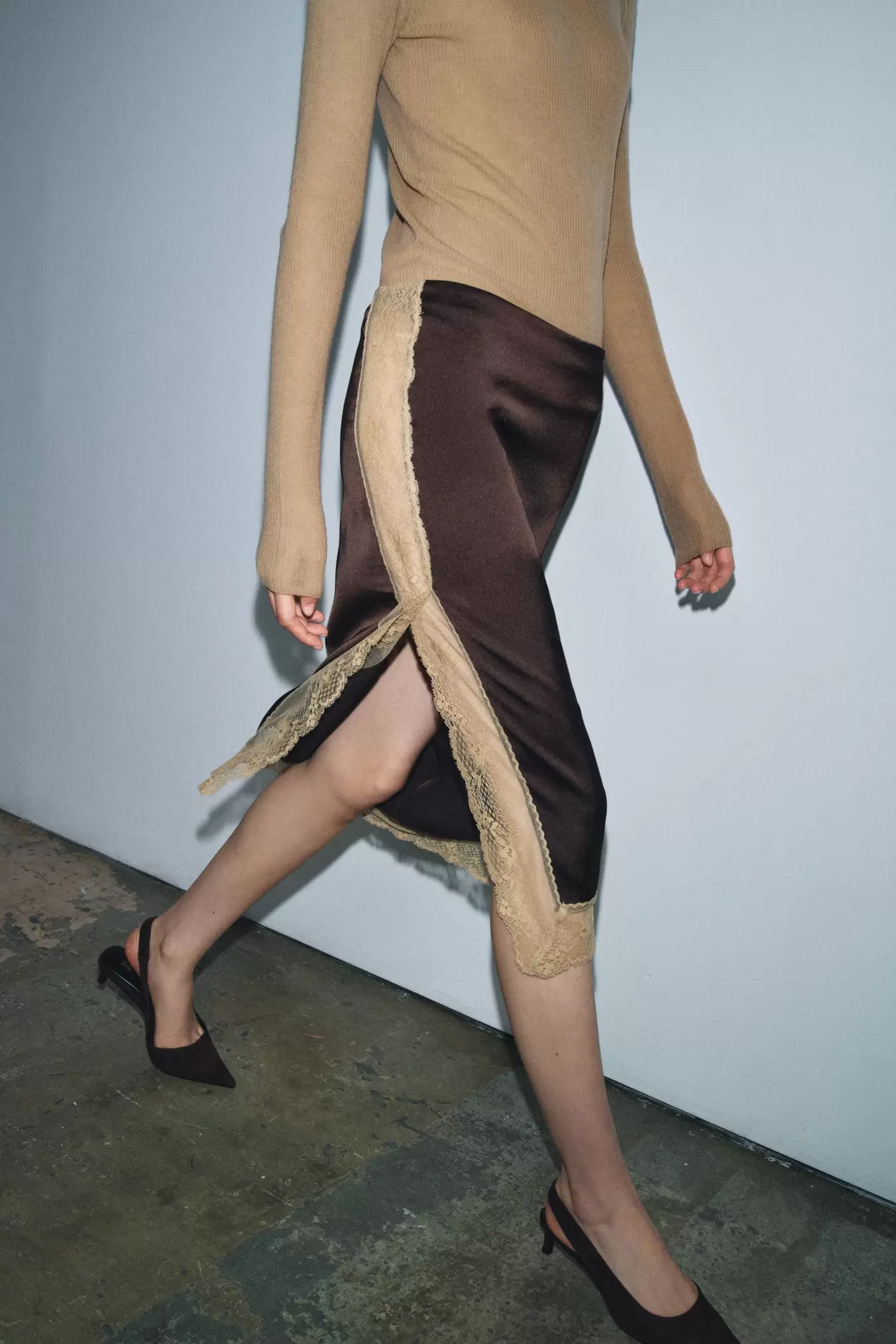 FALDA MIDI ENCAJE ZW COLLECTIOn