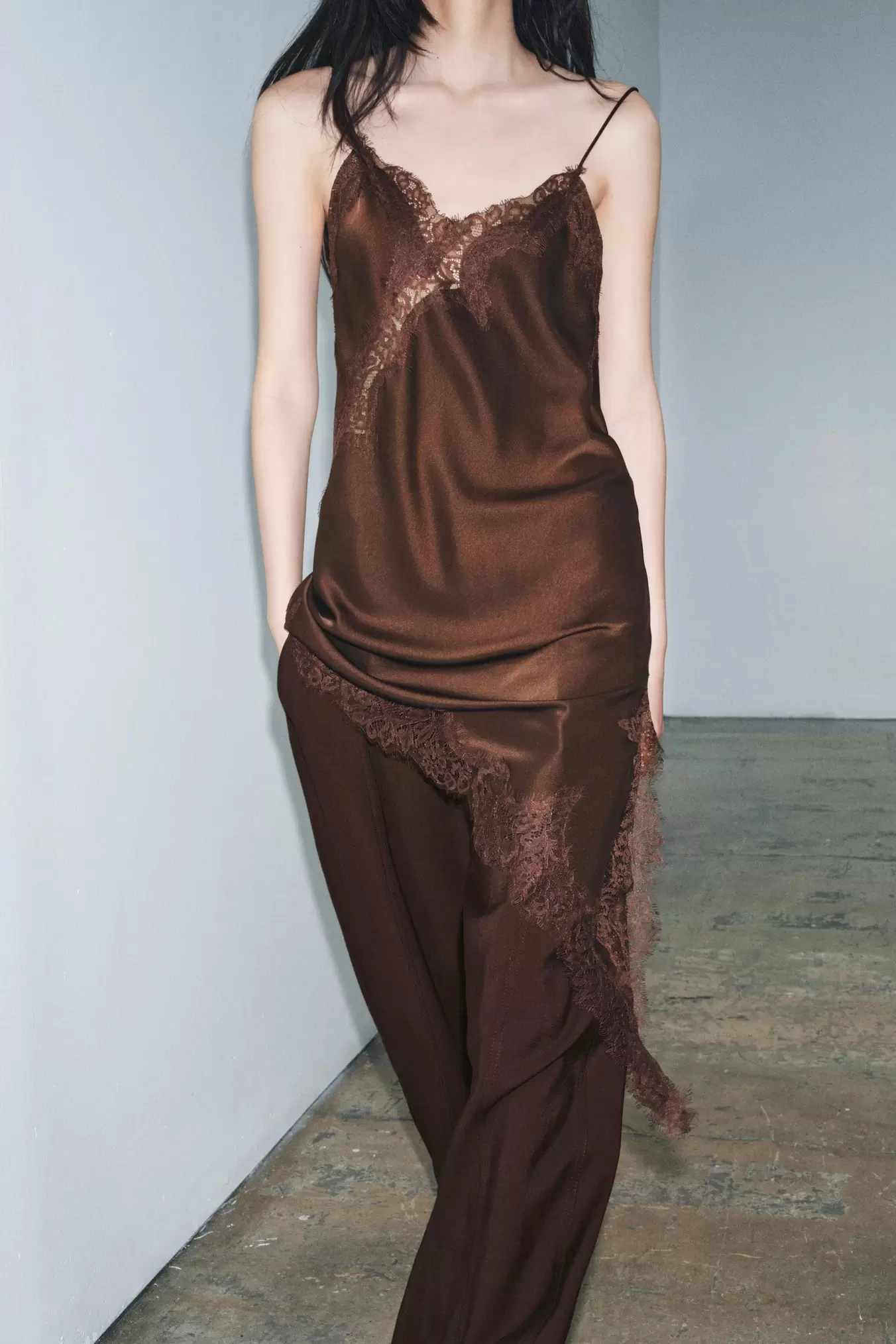 VESTIDO ASIMÉTRICO ENCAJE ZW COLLECTION