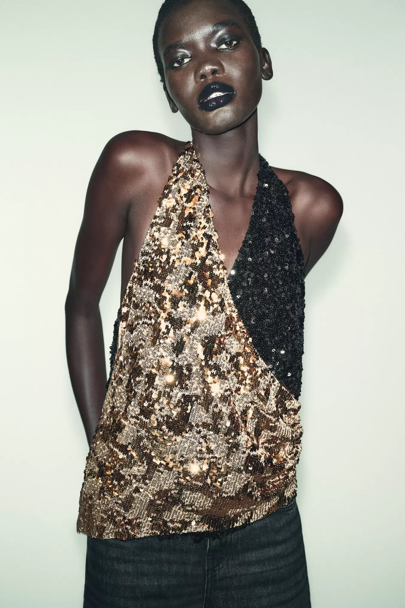 TOP HALTER COMBINADO LENTEJUELAS