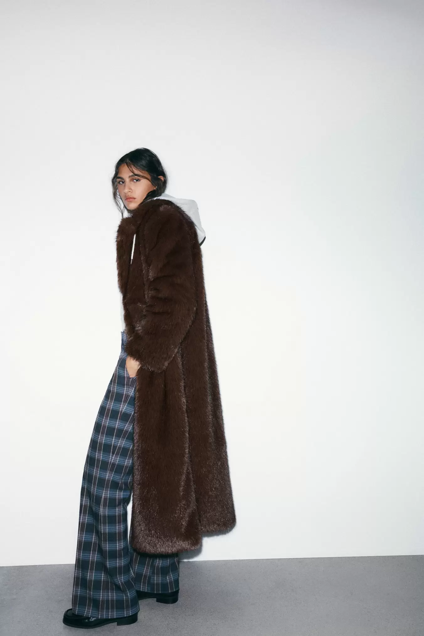 ABRIGO EXTRA LARGO EFECTO PELO