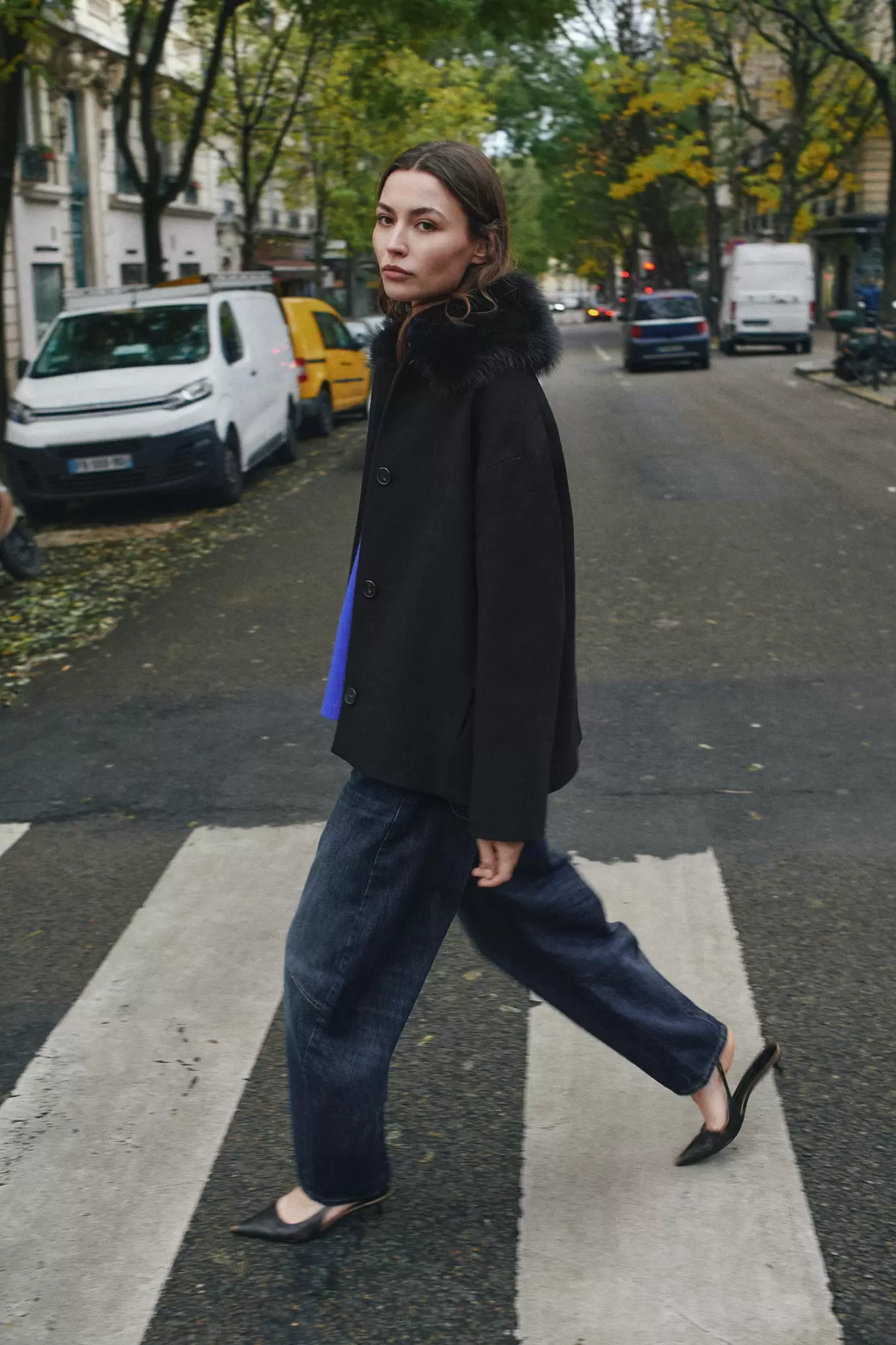 ABRIGO CORTO CON LANA SOLAPA EFECTO PELO