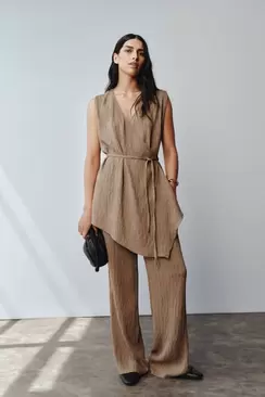 Asymmetrical textured top