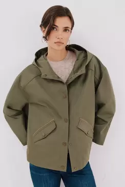 Short jacket with snap buttons