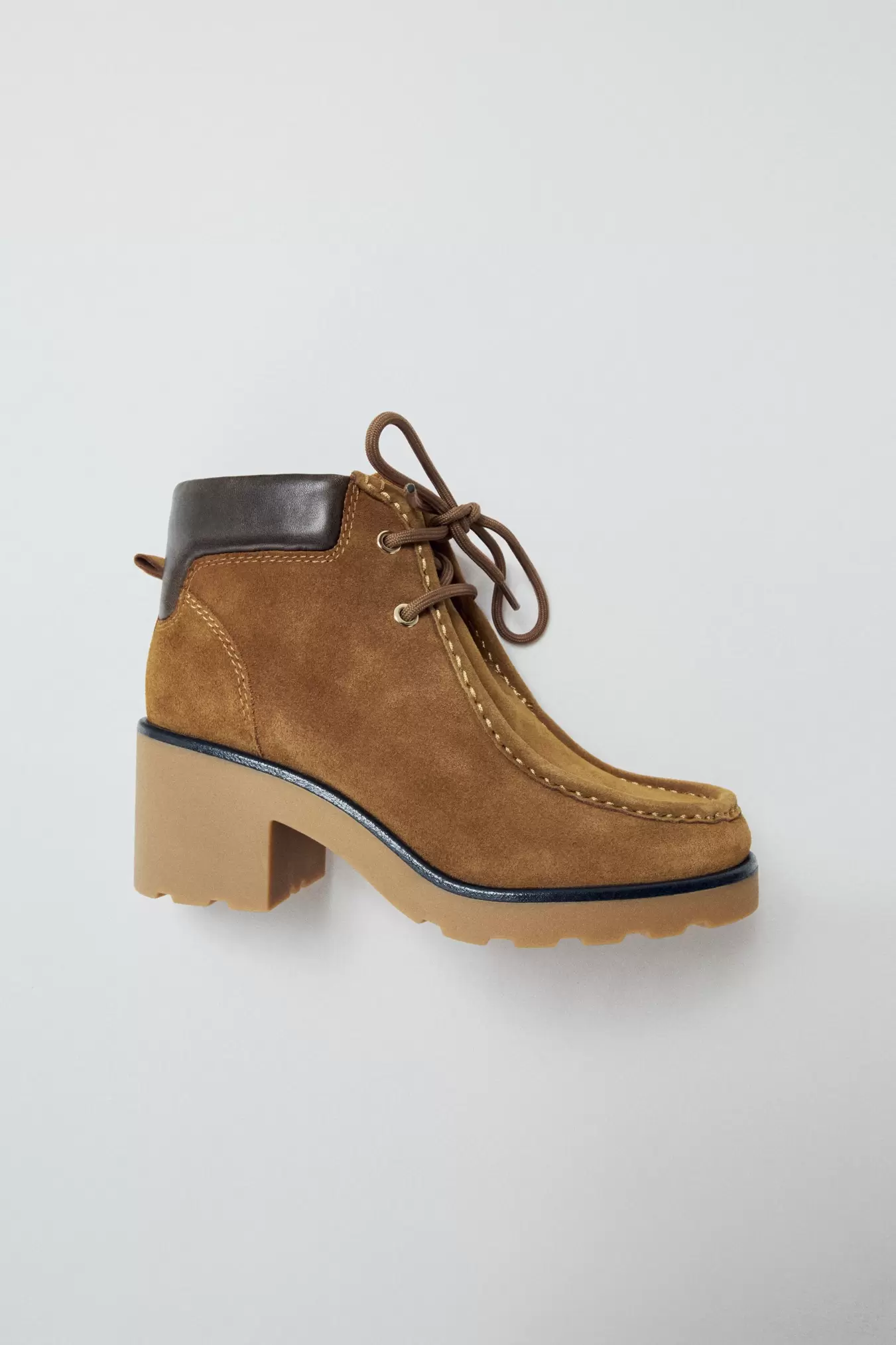 BOTÍN TACÓN CORDONES