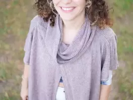 Poncho con manga de volante gris