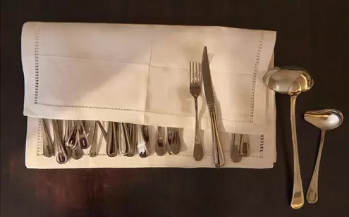 CUBERTERÍA Y SERVILLETA