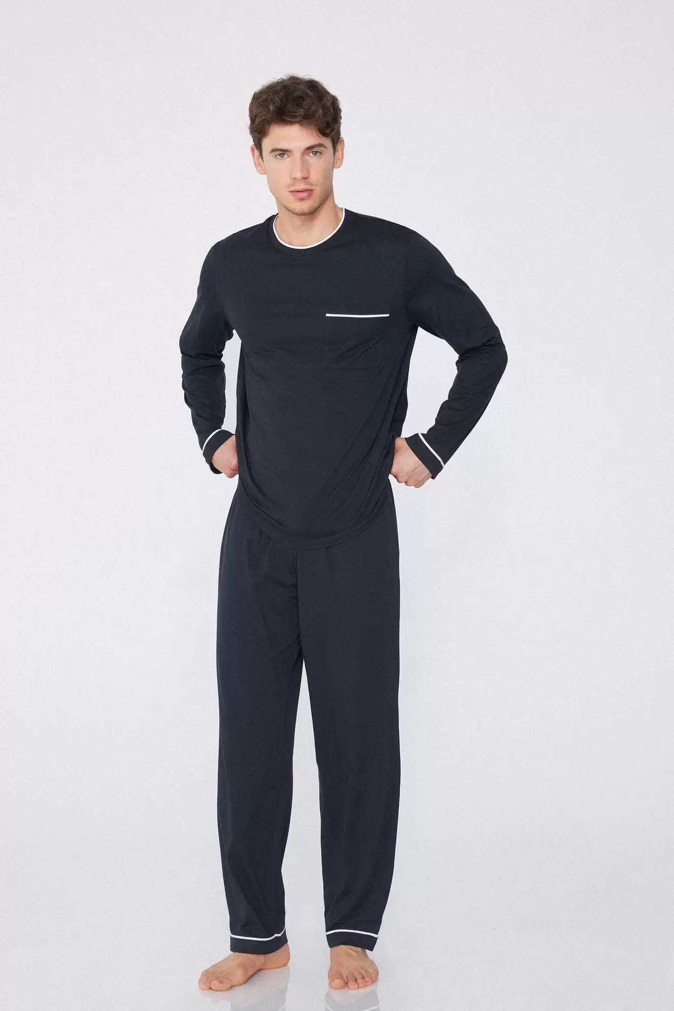 Pijama clásico largo de punto para hombre Add to wishlist: Pijama clásico largo de punto para hombre