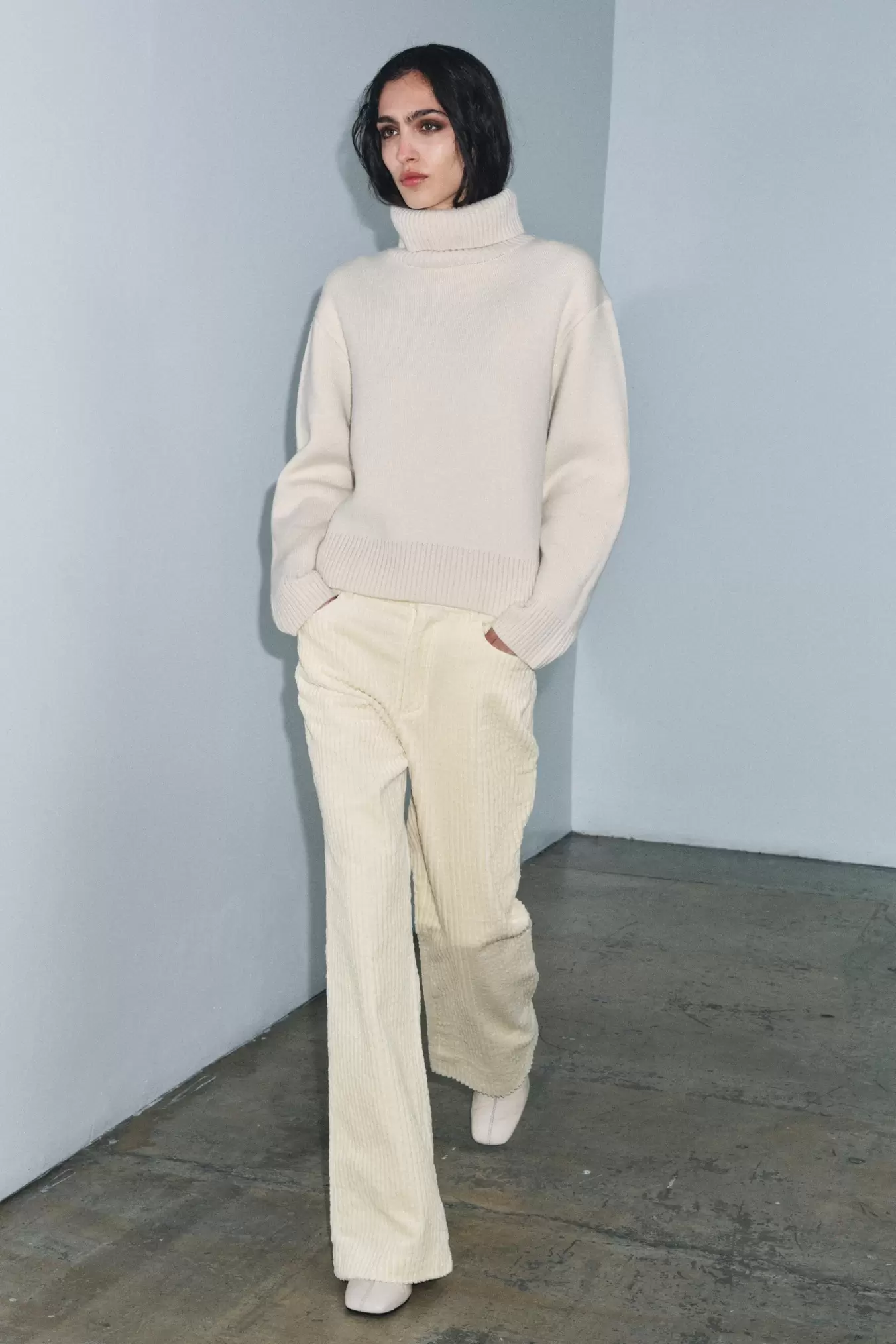 PANTALÓN PANA FLARE - THE ITEM ZARA WOMAN