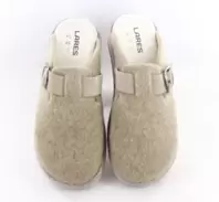 Zapatilla de casa para Mujer. Tira con hebilla. Color: Beig S60-22062
