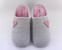 Garzon – Zapatillas Casa para mujer con cuña interior baja. Color: Rosa Zapatilla muy confortable. Detalle corazon. S60-20351